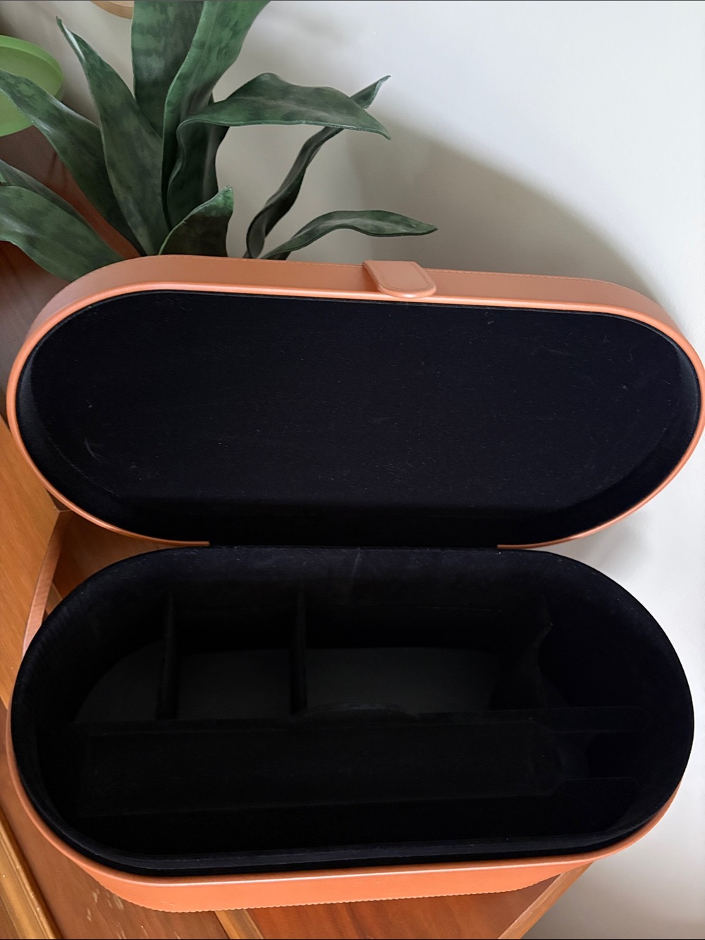Dyson Leather Organizer/Travel Case - Picture 2 of 13